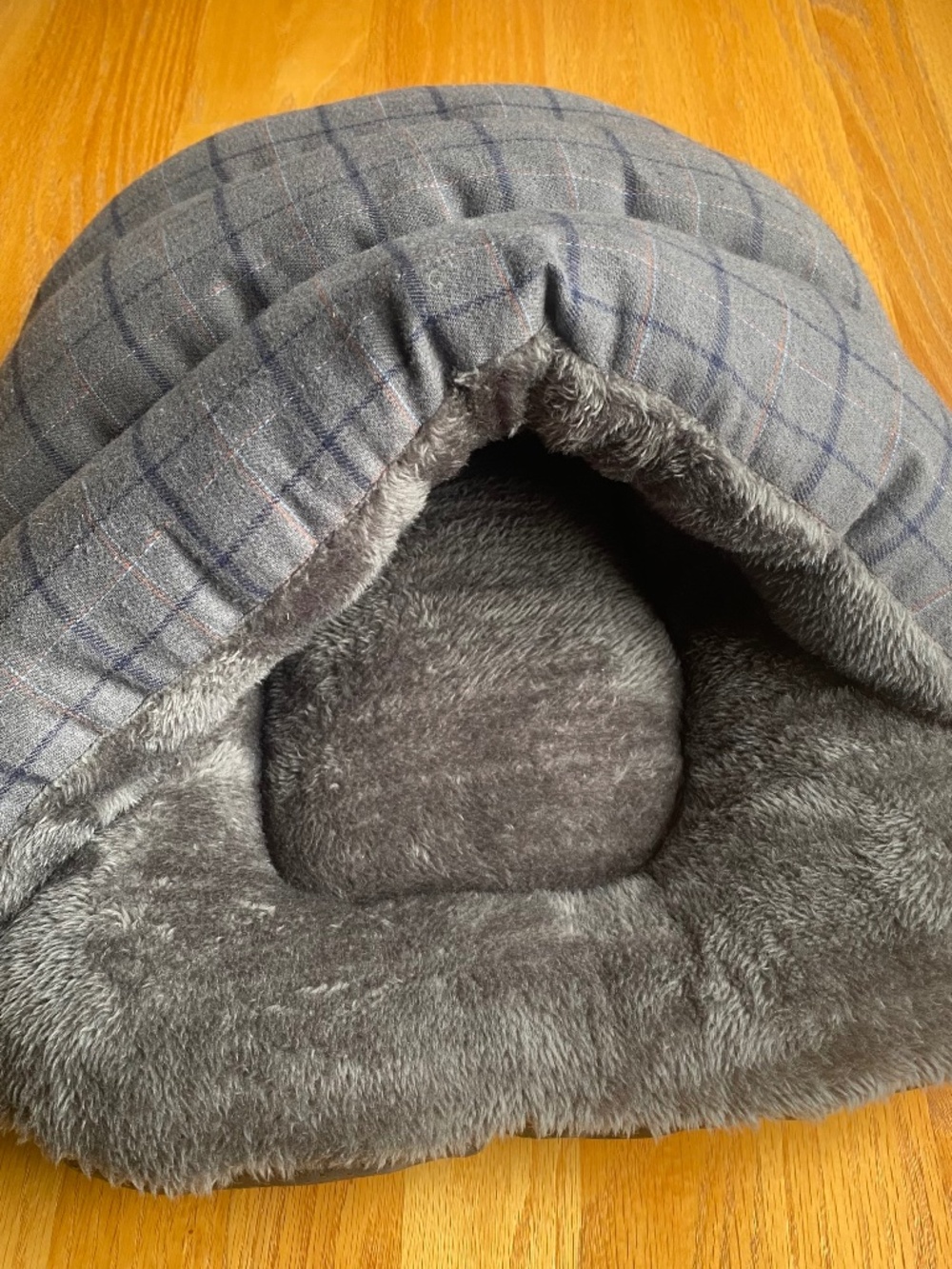 Small unused cat bed